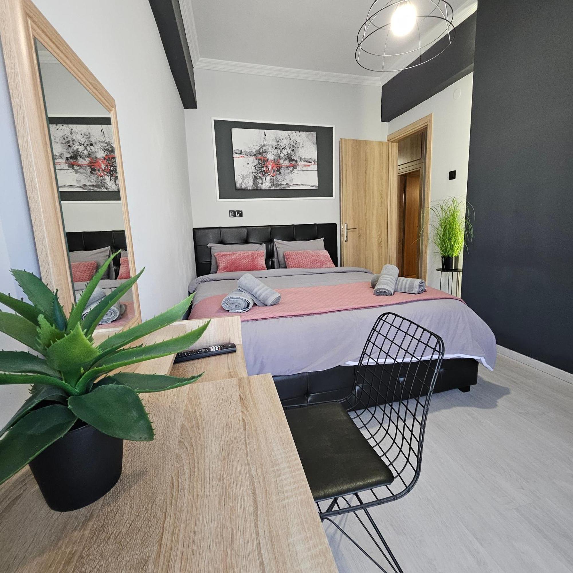 Central 3 Modern Apartment With Free Parking Serres Ngoại thất bức ảnh
